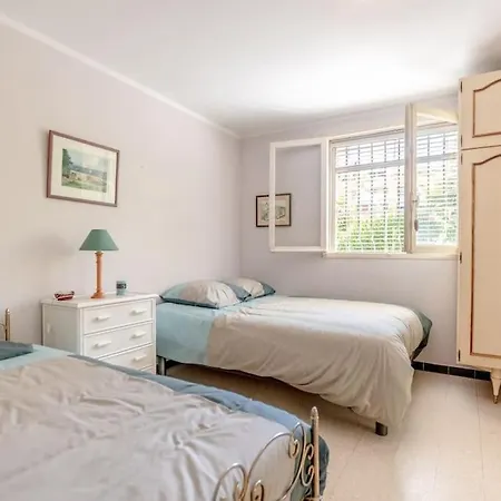 Apartment Superbe Appartement, Plein Centre Avec Jardin