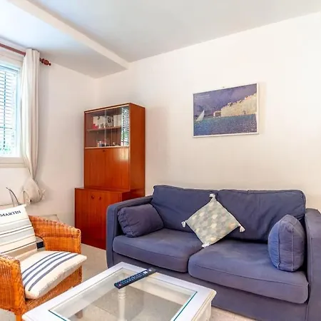 Superbe Appartement, Plein Centre Avec Jardin *