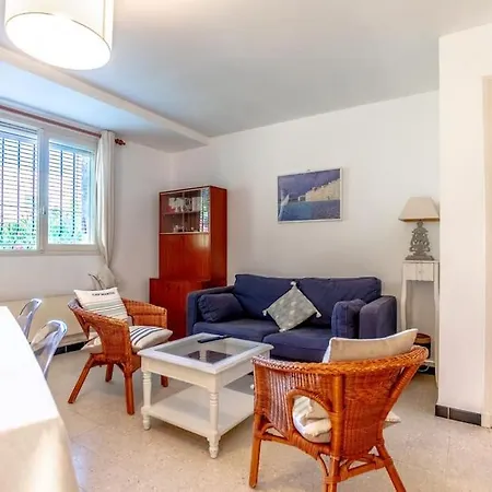 Superbe Appartement, Plein Centre Avec Jardin *